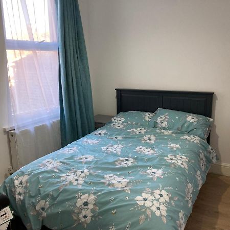 Snug 5-Bedroom Residential Home In Great Londra Dış mekan fotoğraf