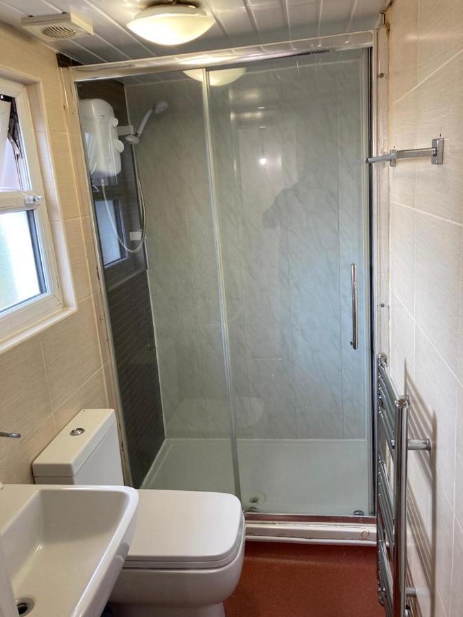 Snug 5-Bedroom Residential Home In Great Londra Dış mekan fotoğraf
