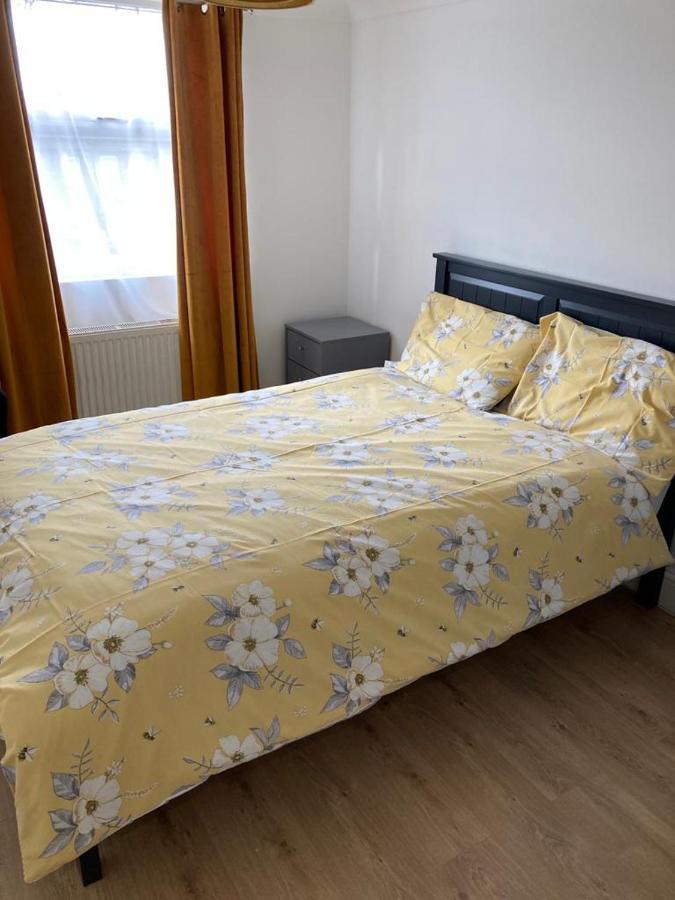 Snug 5-Bedroom Residential Home In Great Londra Dış mekan fotoğraf